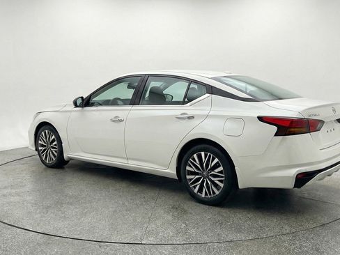 Used 2025 Nissan Altima 2.5 SV image 6