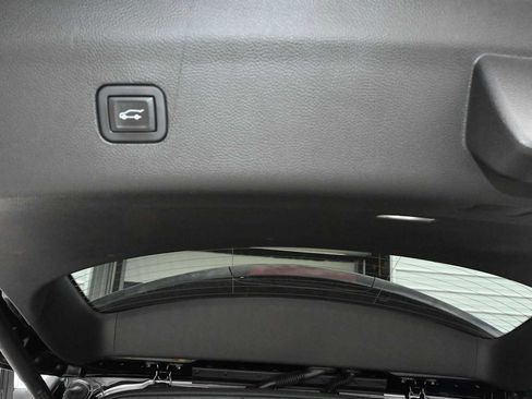 Used 2023 Buick Enclave Essence w/ Experience Buick Package FWD image 15