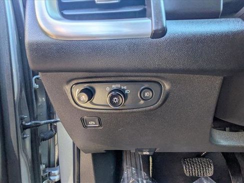 Used 2023 GMC Terrain SLT image 19