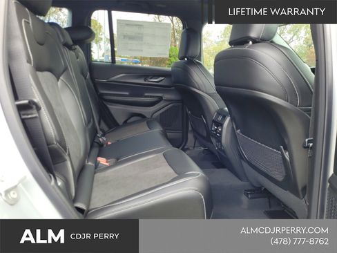 New 2025 Jeep Grand Cherokee Laredo image 14