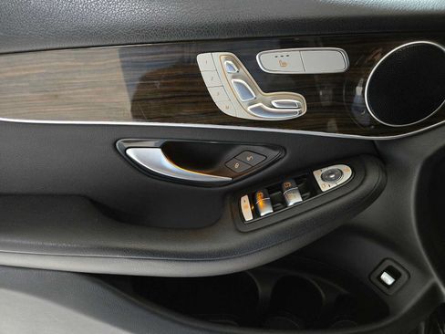 Used 2020 Mercedes-Benz GLC 300 4MATIC image 22