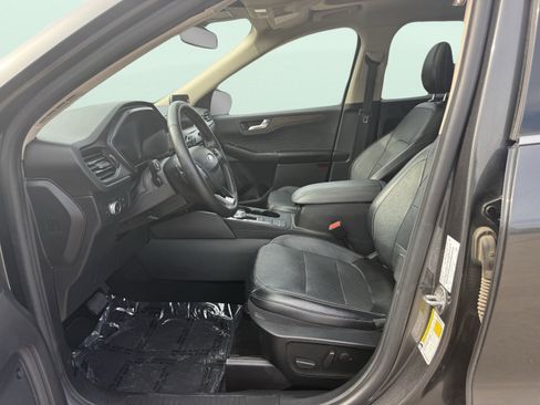 Used 2020 Ford Escape Titanium image 27