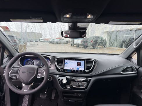 New 2026 Chrysler Pacifica Select image 28