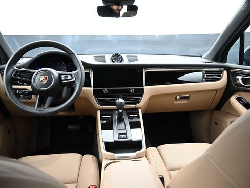 Certified 2026 Porsche Macan AWD/4WD image 6