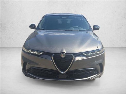Used 2024 Alfa Romeo Tonale Ti w/ Premium Interior Package AWD/4WD image 2