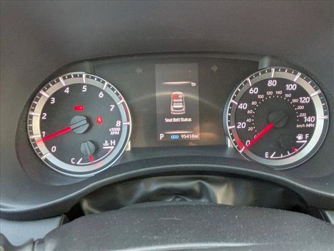 Used 2021 Toyota Highlander LE AWD/4WD image 11