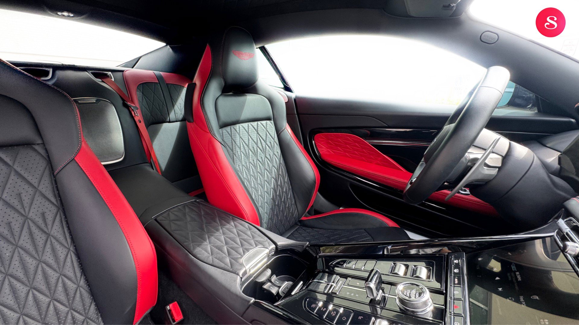 Used 2024 Aston Martin DB12 Coupe RWD image 18