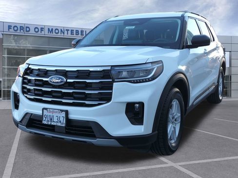 Used 2025 Ford Explorer Active w/ Active Comfort Package image 8