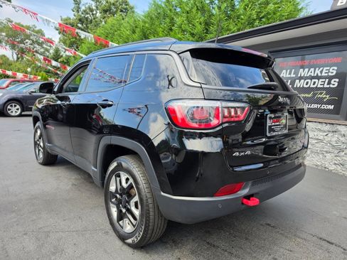 Used 2017 Jeep Compass Trailhawk w/ Leather Interior Group AWD/4WD image 2