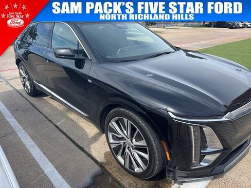Used 2024 Cadillac Lyriq Luxury w/ LPO, Floor Liner Package AWD/4WD image 7