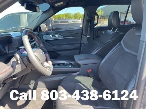 Used 2025 Ford Explorer ST image 4