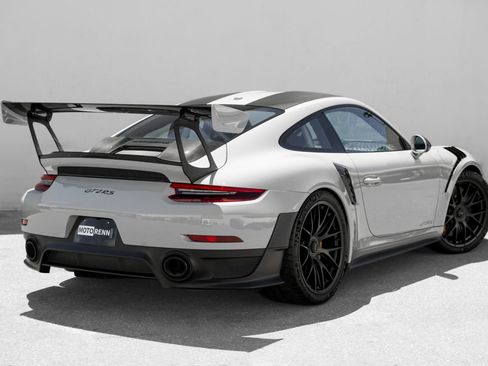 Used 2018 Porsche 911 GT2 RS RWD image 3