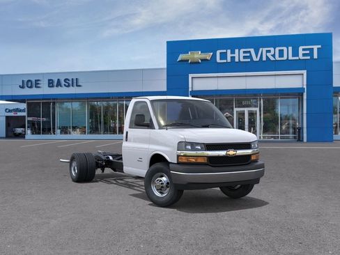 New 2026 Chevrolet Express 4500 w/ Power Convenience Package RWD image 1
