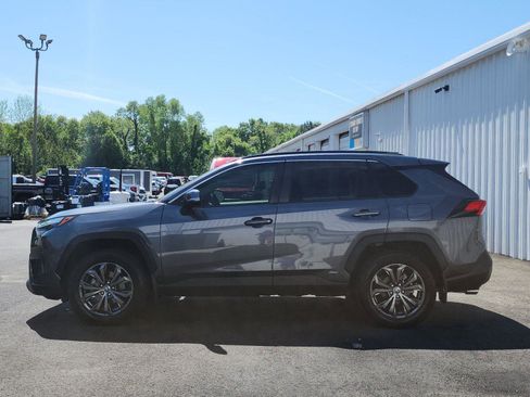 Used 2022 Toyota RAV4 XLE Premium image 2