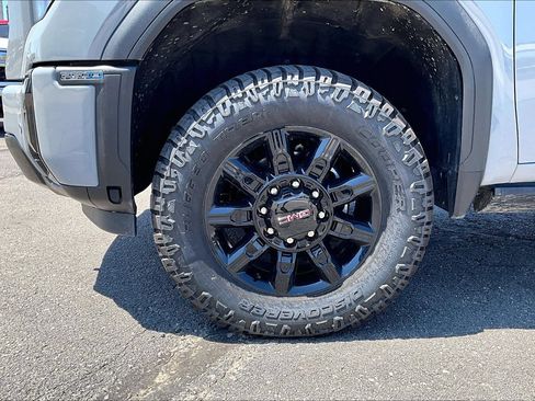 Used 2025 GMC Sierra 2500 AT4 w/ AT4 Premium Plus Package AWD/4WD image 8