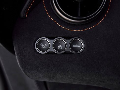 Used 2025 McLaren 750S Spider image 49