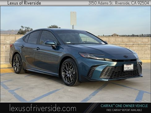 Used 2025 Toyota Camry SE image 1
