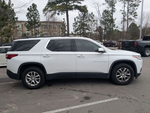 Used 2019 Chevrolet Traverse LT image 2