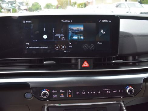 Used 2025 Kia Carnival FWD image 19
