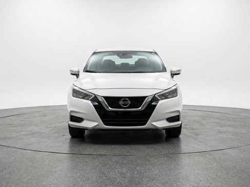 Used 2025 Nissan Versa SV image 2