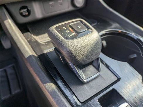 Used 2025 Nissan Rogue SV FWD image 11
