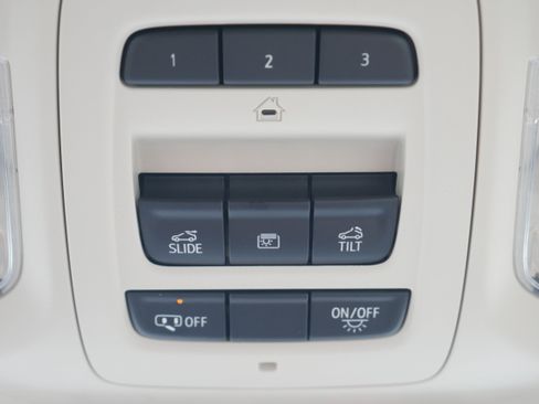 Used 2023 Buick Envision Avenir AWD/4WD image 37