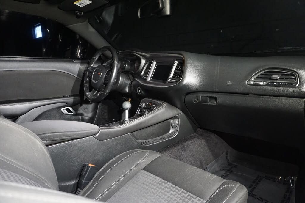 Used 2018 Dodge Challenger R/T w/ Blacktop Package RWD image 27