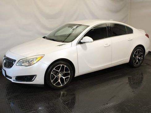 Used 2017 Buick Regal Sport Touring image 2