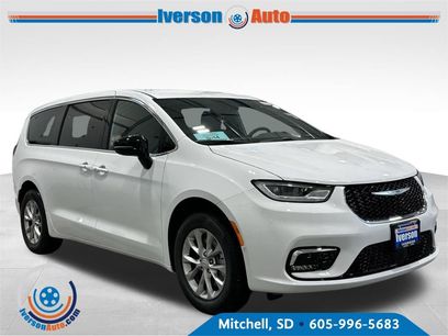 New 2026 Chrysler Pacifica Select