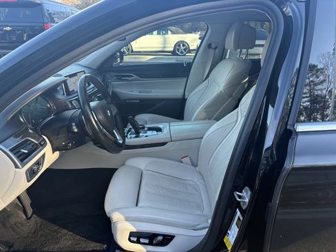 Used 2018 BMW 750i image 23