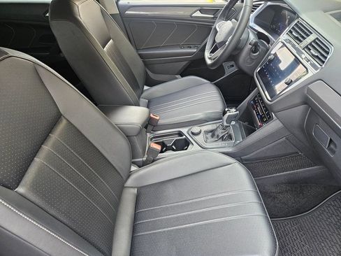 Used 2024 Volkswagen Tiguan SE AWD/4WD image 11