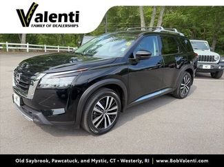 Used 2024 Nissan Pathfinder Platinum w/ Cargo Package AWD/4WD video 1