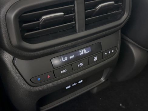 Certified 2025 Honda Pilot Touring image 31