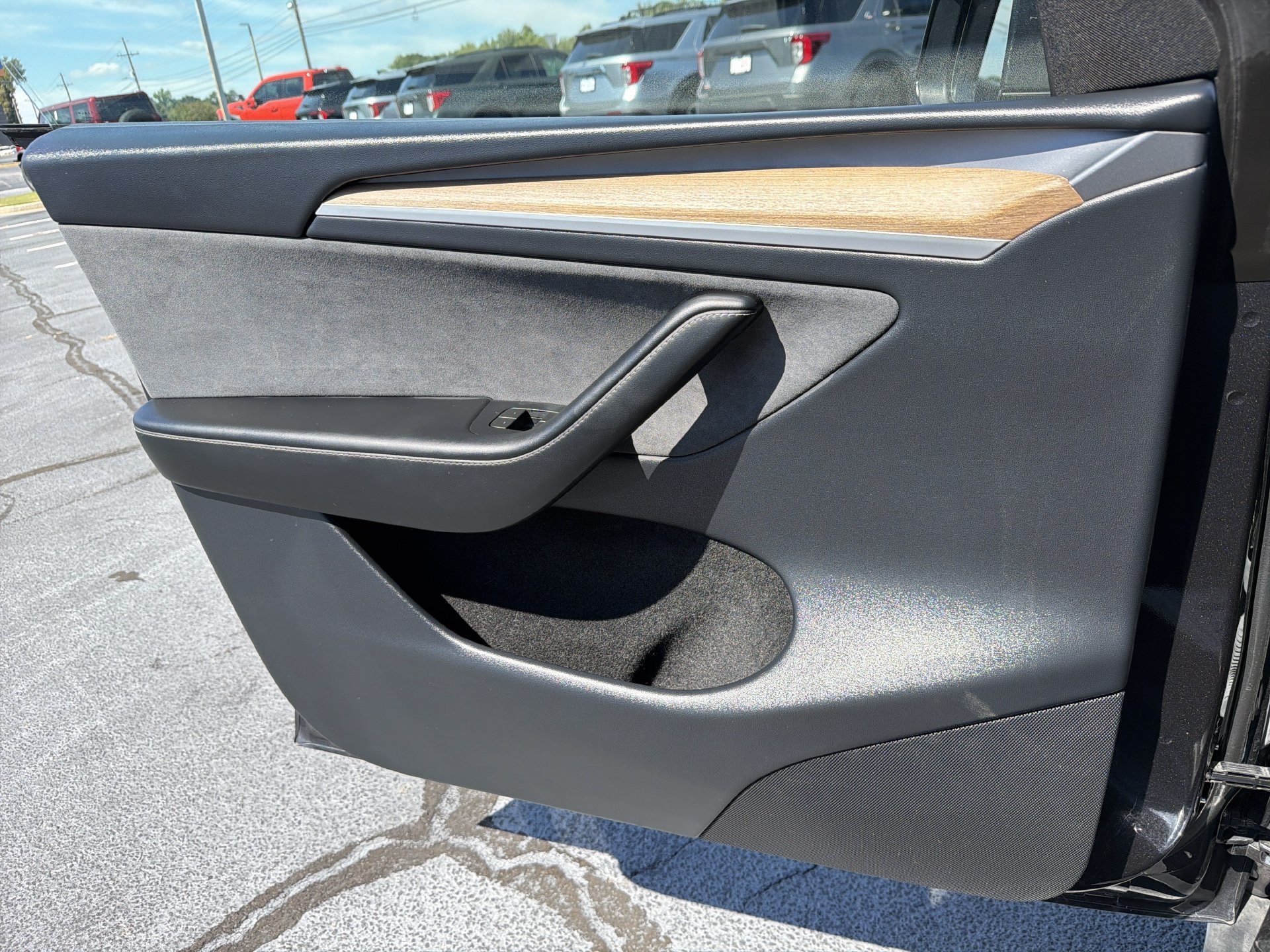 Used 2024 Tesla Model Y Long Range AWD/4WD image 15