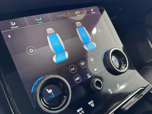 Used 2019 Land Rover Range Rover Velar R-Dynamic SE image 28
