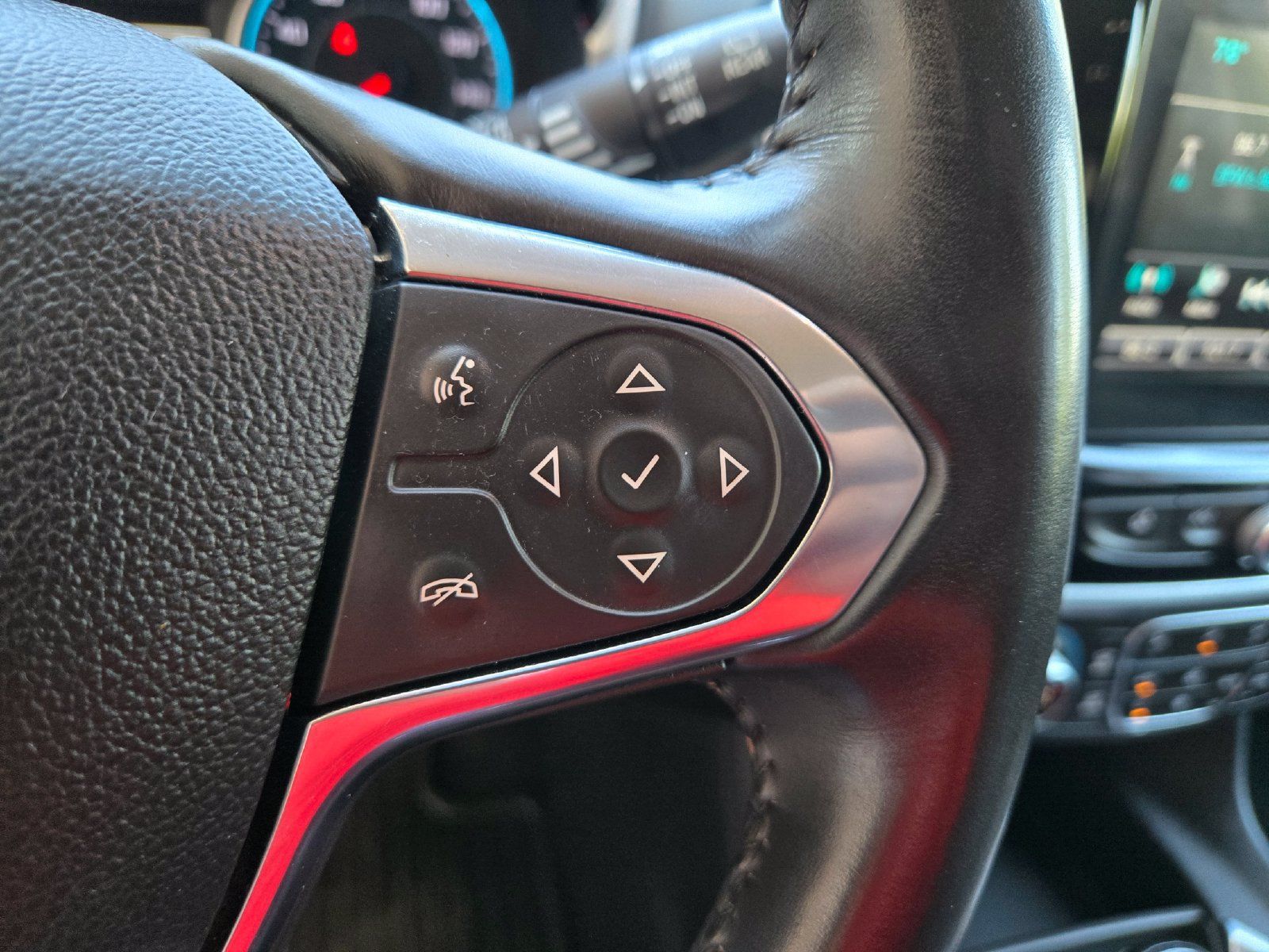Used 2018 Chevrolet Traverse LT FWD image 13