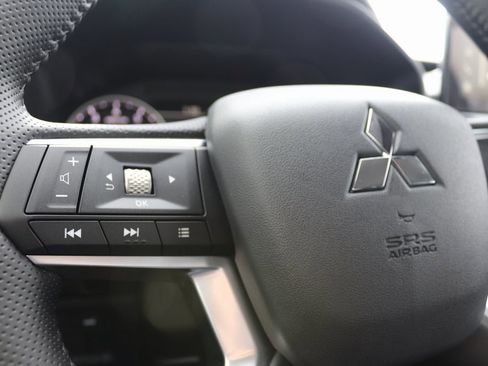 New 2025 Mitsubishi Outlander SE image 28