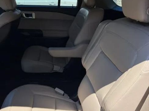 Used 2020 Ford Explorer XLT w/ Equipment Group 202A RWD image 5