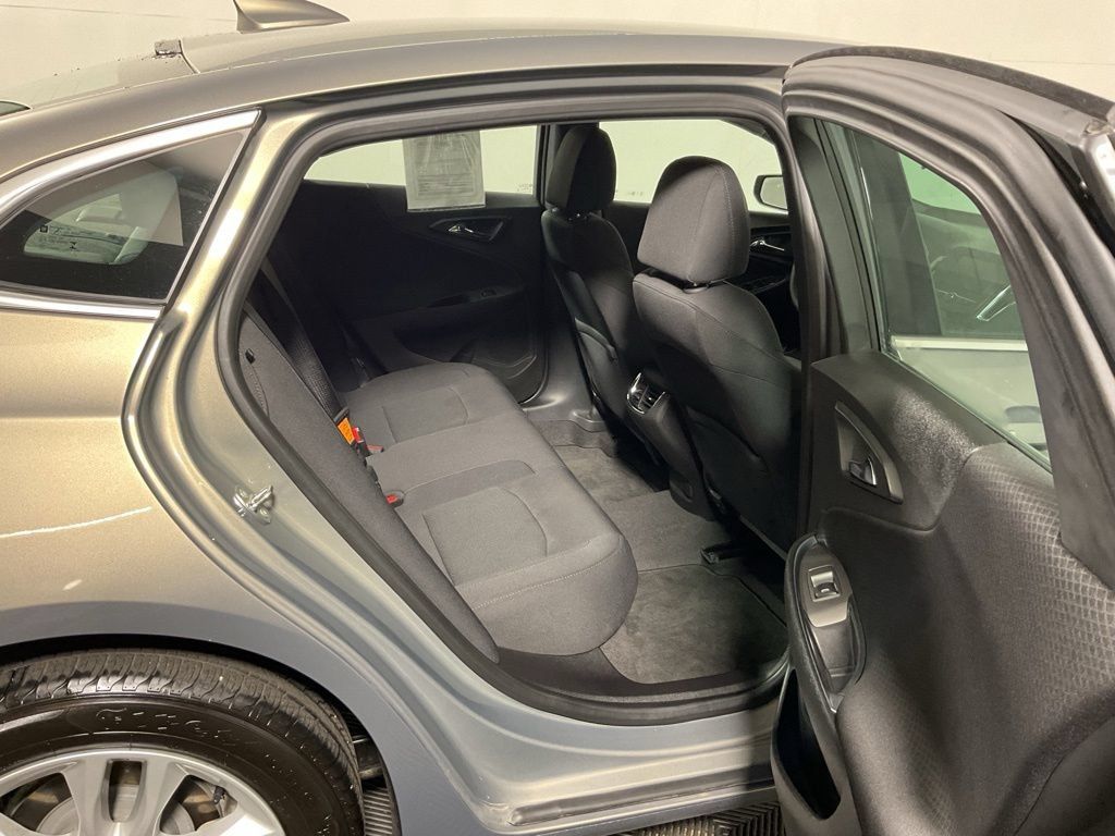 Used 2017 Chevrolet Malibu LT FWD image 33