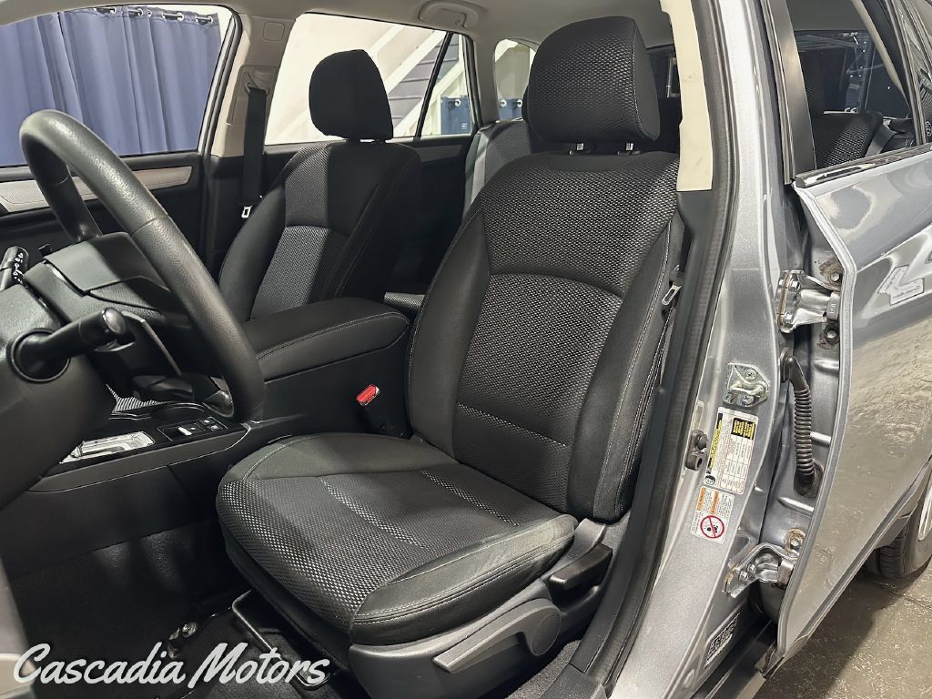 Used 2017 Subaru Outback 2.5i AWD/4WD image 8