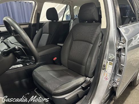 Used 2017 Subaru Outback 2.5i AWD/4WD image 8