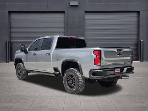 Used 2025 Chevrolet Silverado 2500 ZR2 w/ Technology Package AWD/4WD image 2