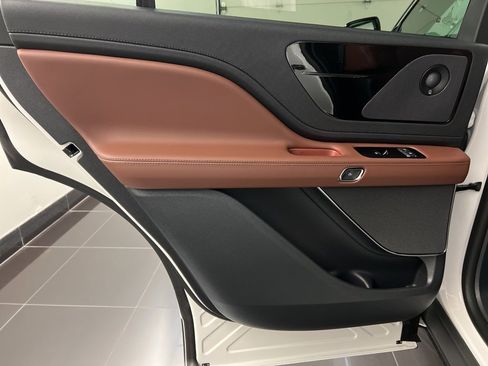 Used 2025 Lincoln Aviator Reserve image 37