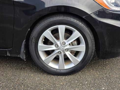 Used 2014 Hyundai Accent GLS w/ Option Group 2 image 9