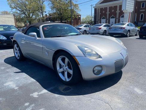 Used 2008 Pontiac Solstice Convertible w/ Preferred Package RWD image 3