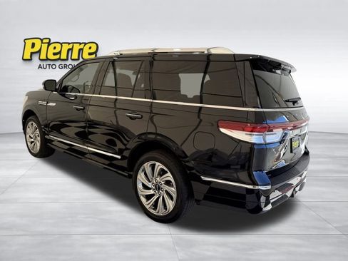 Used 2024 Lincoln Navigator Reserve image 2