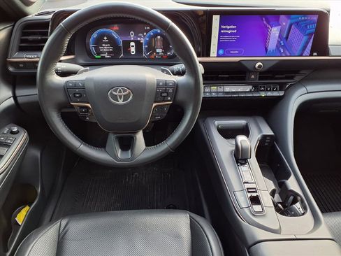 Used 2023 Toyota Crown Platinum image 7