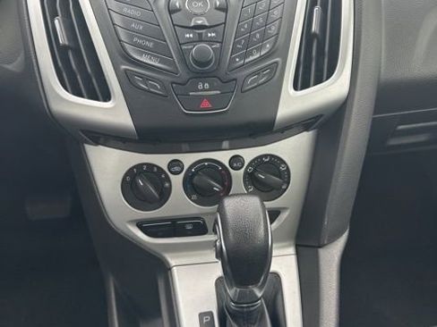 Used 2013 Ford Focus SE FWD image 19