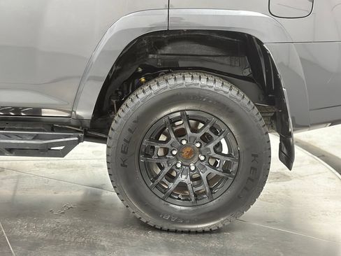 Used 2019 Toyota 4Runner SR5 AWD/4WD image 25