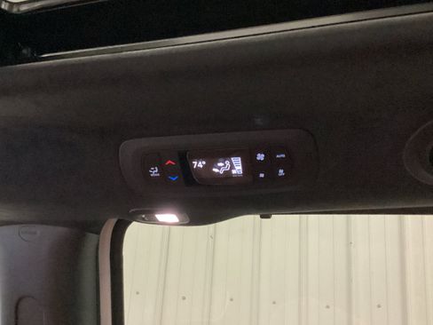 Used 2025 Chrysler Pacifica Pinnacle FWD image 40